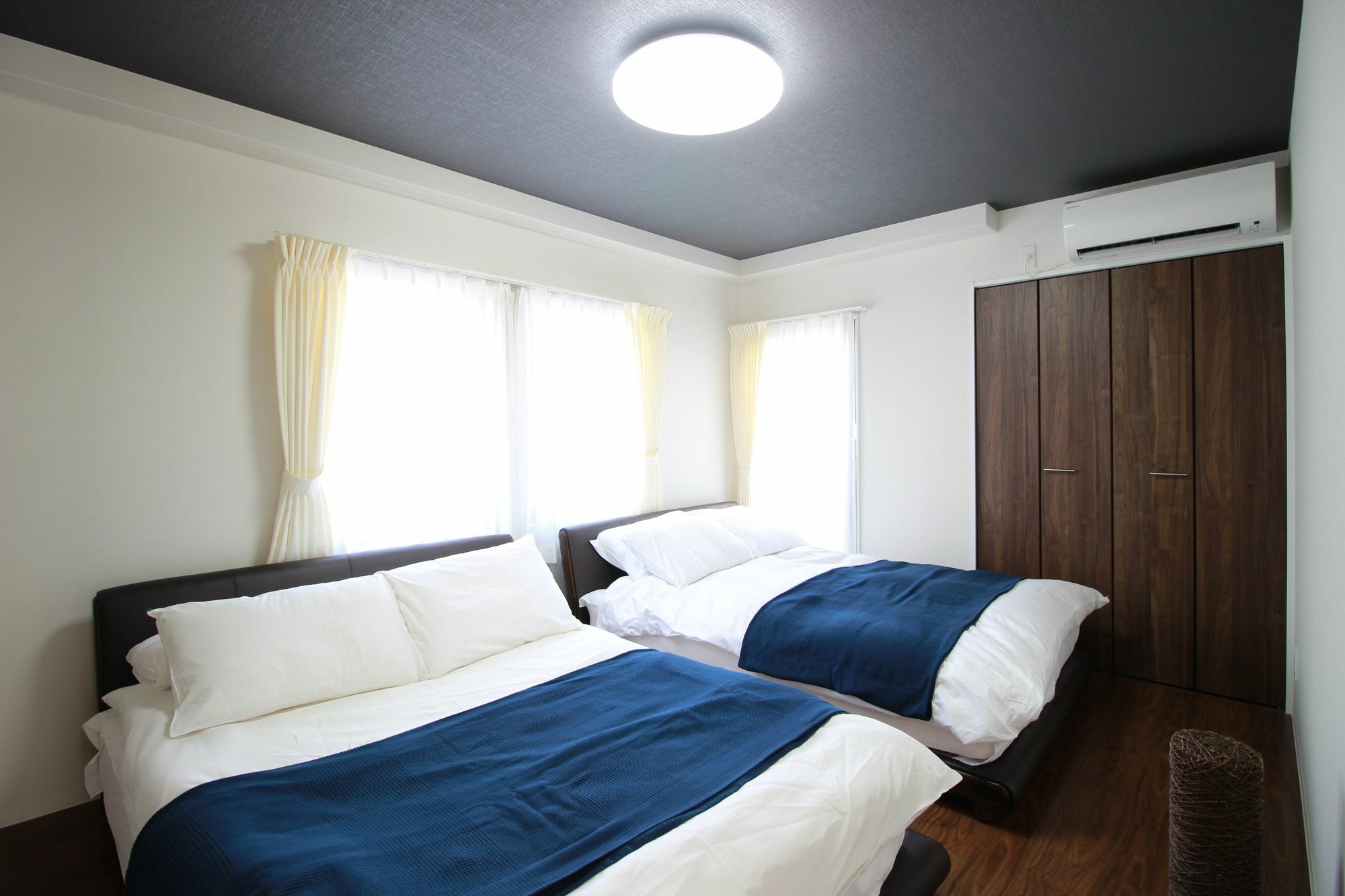 Atrium Apartment Osaka Exterior photo